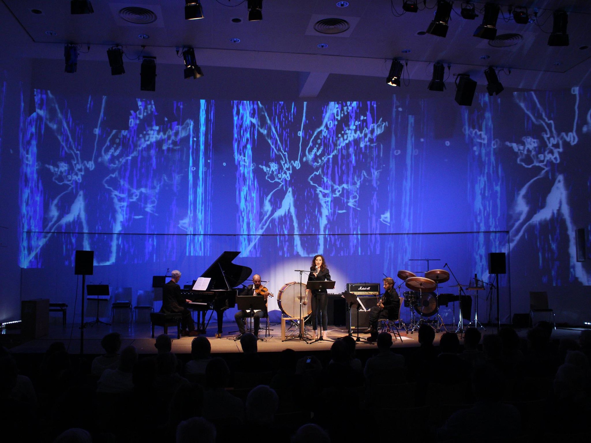 David Lang: "Death Speaks". Mit Antonis Anissegos, Maria Rosendorfsky, Chatschatur Kanajan (Dirigent) und Thimios Atzakas.