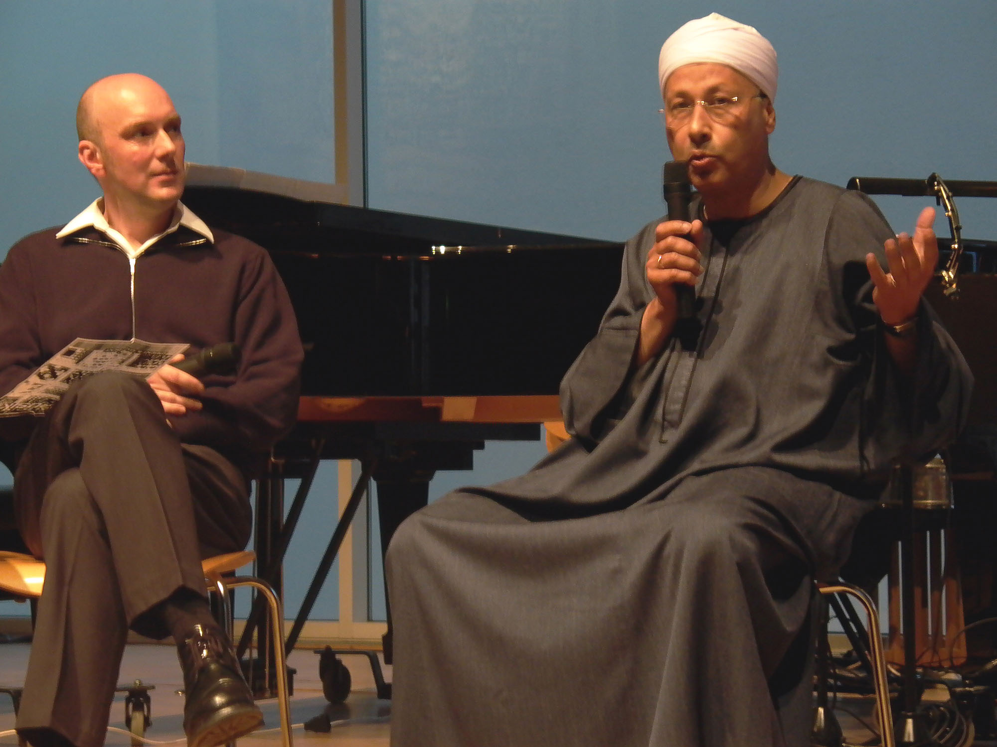 Jürgen Grözinger im Gespräch mit Issam El Mallah (re.)