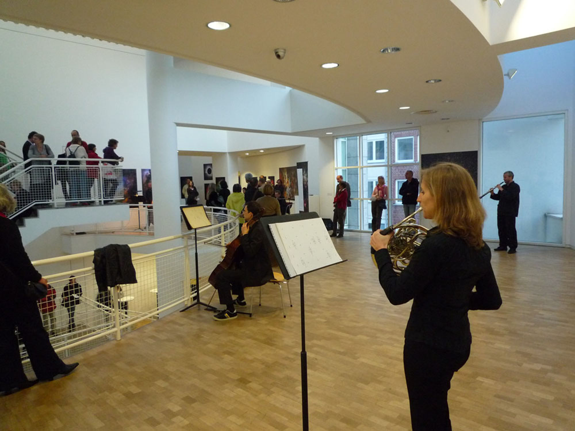 "Atlas Eclipticalis" von John Cage im gesamten Stadthaus.