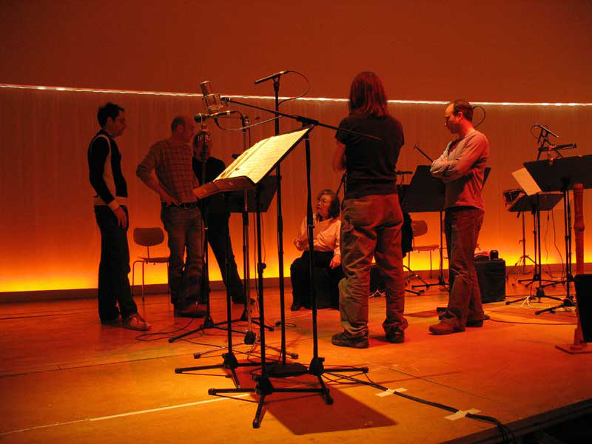 Probe mit Michiko Hirayama (Mitte). Rechts Roland Neffe und Ulrich Krieger (2.v.re.) Probe mit Michiko Hirayama (Mitte). Rechts Roland Neffe und Ulrich Krieger (2.v.re.)