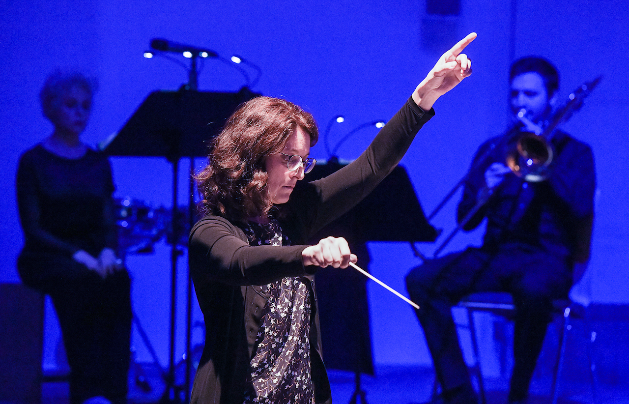 Paraskevi Kontogianni dirigiert das European Music Project am 13.04.2018