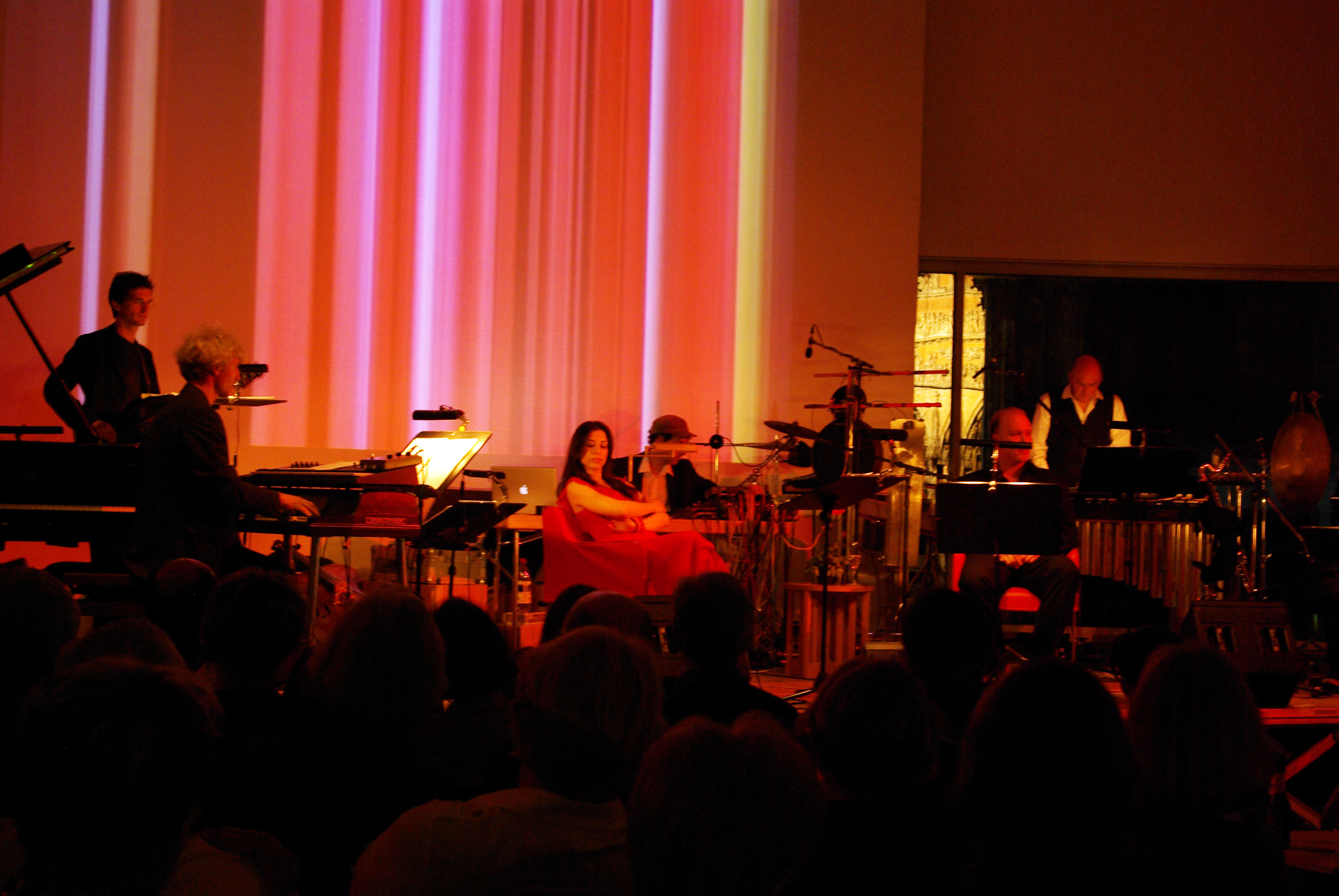 European Music Project, Antonis Anissegos (Klavier), Anatoli Tsampa (Gesang) und Jan Gebauer (Sprecher) in "Venus Songs".