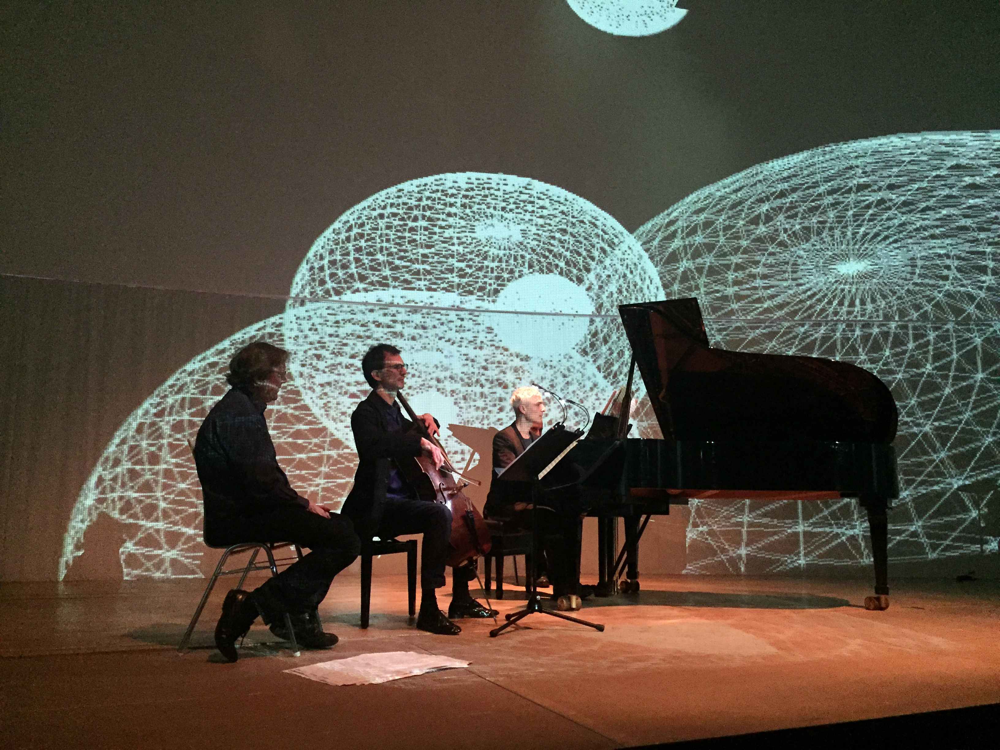 Mathis Mayr (Cello), Antonis Anissegos (Klavier) in Morton Feldmans "Patterns In A Chromatic Field"
